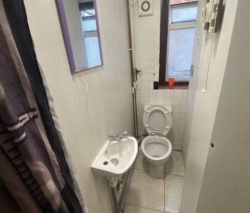 Room in a Shared House, Leghorn Rd, NW10 - Photo 6