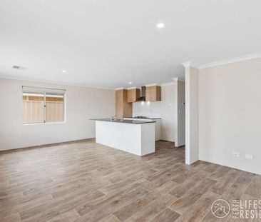 EASYCARE COASTAL HOME CLOSE TO EVERYTHING! - Photo 4