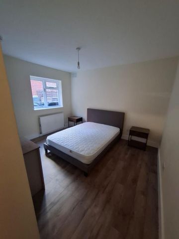 3 bedroom flat to rent - Photo 3