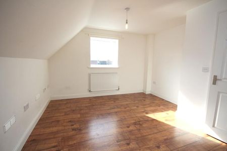 2 Bedroom Flat / Apartment to let - Photo 2