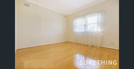 "Brick home, close to Lidcombe station" - Photo 2