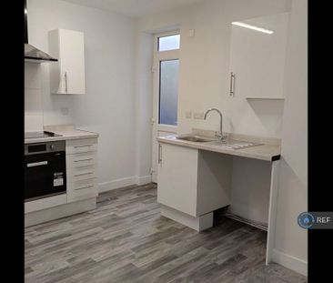 2 bedroom end of terrace house to rent - Photo 5