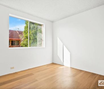 Spacious Apartment with Ocean Views in Prime City Fringe Location - Photo 5