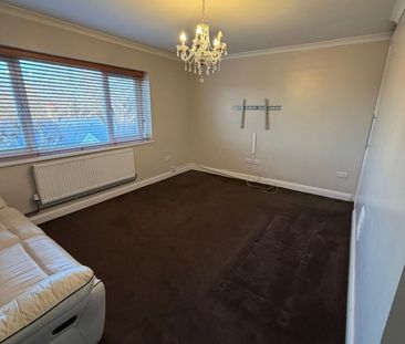 2 Bed Flat, Dore Avenue, E12 - Photo 2