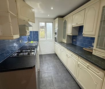 3 Bed Flat, Budoch Drive, IG3 - Photo 6