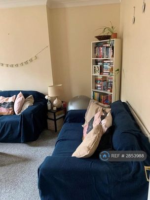 1 bedroom in a flat share to rent - Photo 1