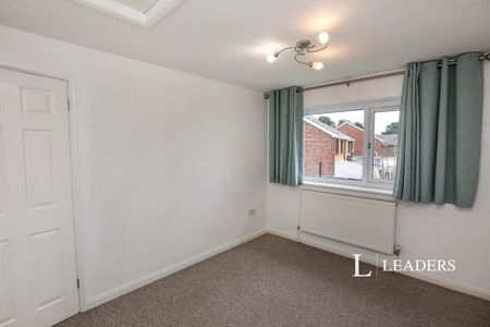 3 bedroom semi-detached house to rent - Photo 4