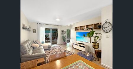 Tucked away in a quiet cul-de-sac - Photo 2