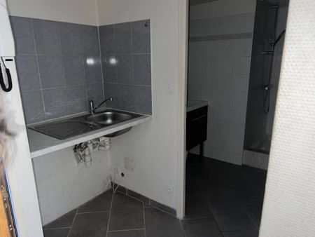 Location appartement studio 1 pièce 25 m² à Villefranche-de-Rouergue (12200) - Photo 5