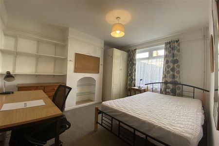 5 bedroom semi-detached house to rent - Photo 4