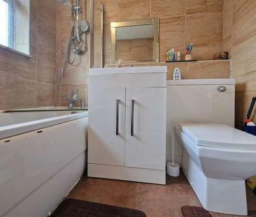 Chichester Close, Loughborough, Leicestershire, LE11 - Photo 2