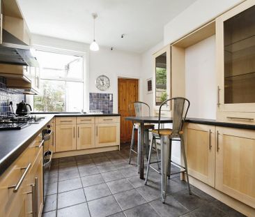 4 bedroom semi-detached house to rent - Photo 5