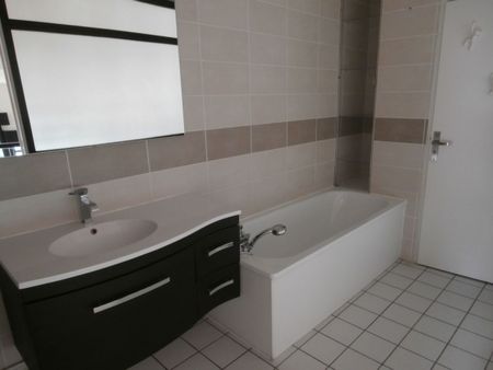 Location appartement T5 130.00m² à Reims (51100) Loyer CC * : 1149.74 € Réf : ER.16009 - Photo 2