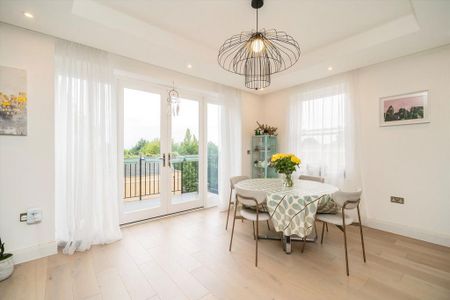 3 bedroom flat to rent - Photo 2