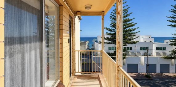 Coastal Unit Living Close to the Beach - Photo 2