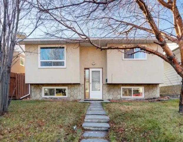 Registered with City - 2 Bedroom Legal Basement Suite - Cats ok | 4183 Doverbrook Road Southeast, Calgary - Photo 1