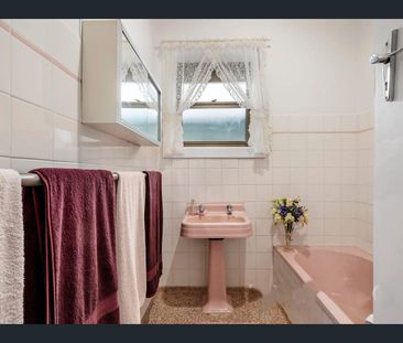 Solid family home with room to move! - Photo 6