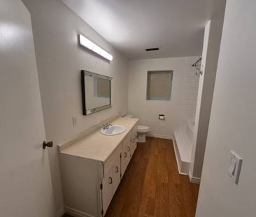 2 bed 1 bath 1200sqft bsmt - Photo 4