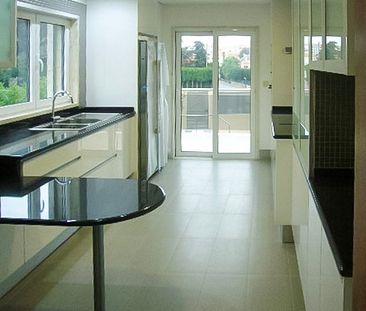 Spacious five-bedroom villa with garden and swimming pool in Birre,... - Photo 1