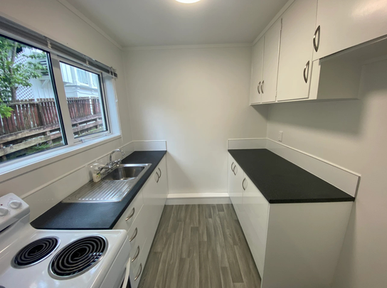 Two Bedroom Unit with Carport in Remuera - Photo 1