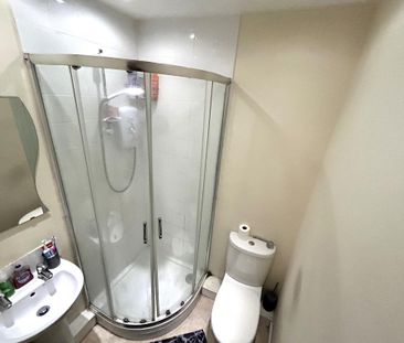 1 bedroom in a house share to rent - Photo 4