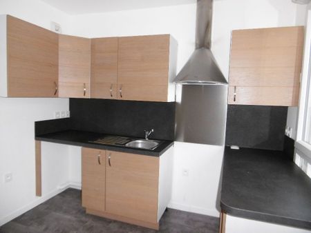 Location Appartement 1 pièce 42m² STE GENEVIEVE DES BOIS 91700 - Photo 3