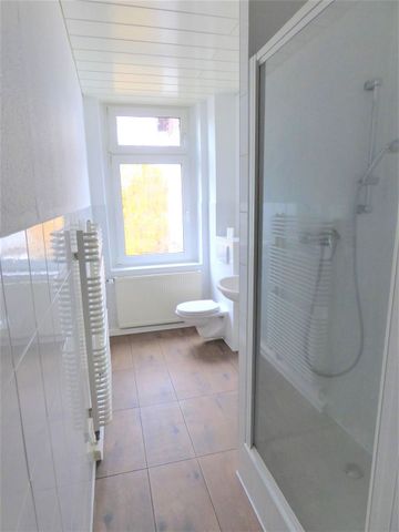 Frisch Renoviert - Schöne 3 Zi.- Whg., Bad mit Fenster, Loggia WG´s Willkommen! - Photo 4