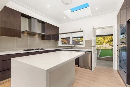 1 Warrimoo Avenue, St Ives NSW 2075 - House For Rent | Domain - Photo 3