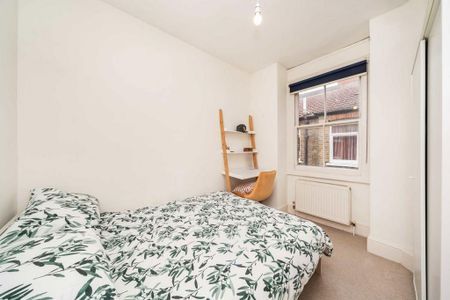 3 bedroom flat to rent - Photo 2