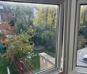 Blenheim Gardens, London, NW2 - Photo 2