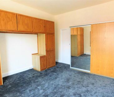 2 bedroom end of terrace house to rent - Photo 3