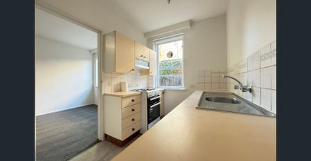 Spacious Ground Floor Apartment in Prime Northcote Location - Photo 4