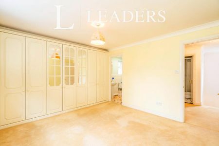 4 bedroom detached house to rent - Photo 5