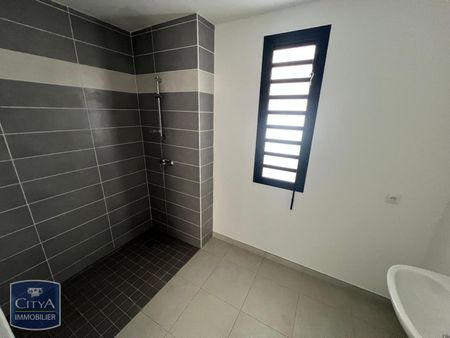 Location Appartement 3 pièces 65m² LE TAMPON 97430 - Photo 3