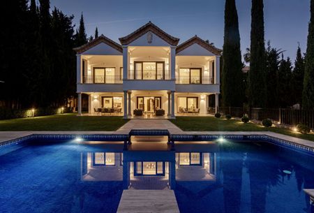 Luxury Villa for rent in The Golden Mile, Spain - Photo 3