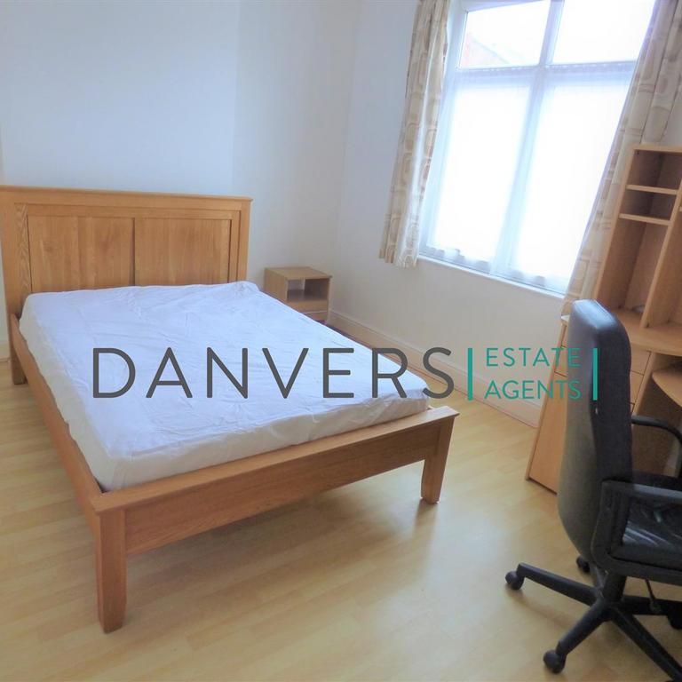4 bedroom terraced house to rent - Photo 1