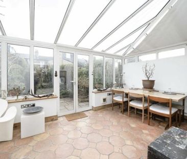 Kingsize room with private shower in quiet East Dulwich house - Photo 3