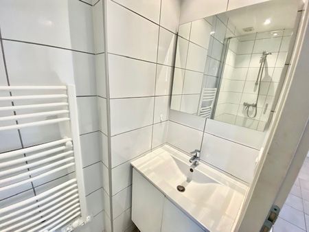 Location Appartement 3 pièces 40m² LYON 3ème - Photo 3