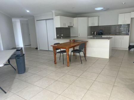 Three bedroom duplex - Photo 4