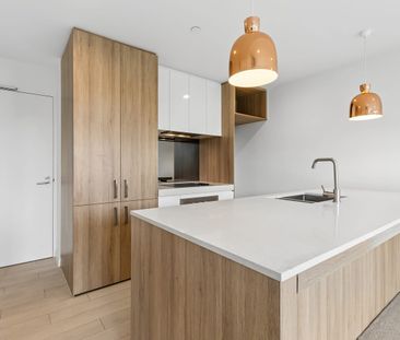 Superb Apartment in Superb Location! - Photo 2