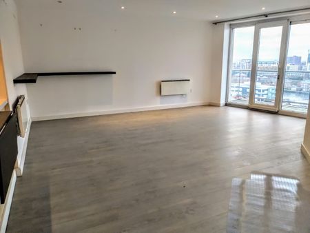 The Quays, SALFORD - Photo 2