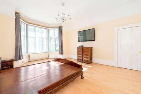 3 bedroom ground floor flat to rent - Photo 5