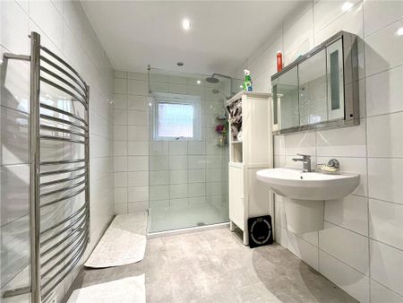 1 bedroom parking to rent - Photo 4