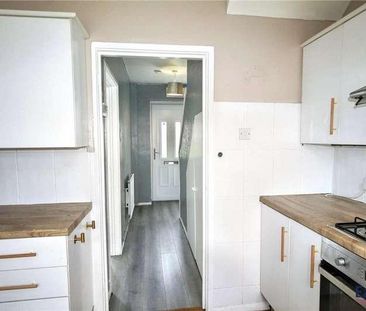Marbles Way, Tadworth, Surrey, KT20 - Photo 5