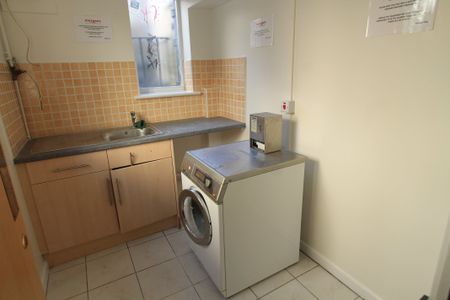 1 bed flat to rent in Westover Road, Bournemouth, BH1 - Photo 3
