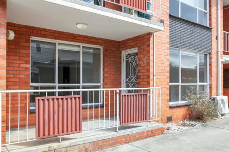 A PERFECT COMPLEMENT TO THE WILLIAMSTOWN LIFESTYLE! - Photo 3