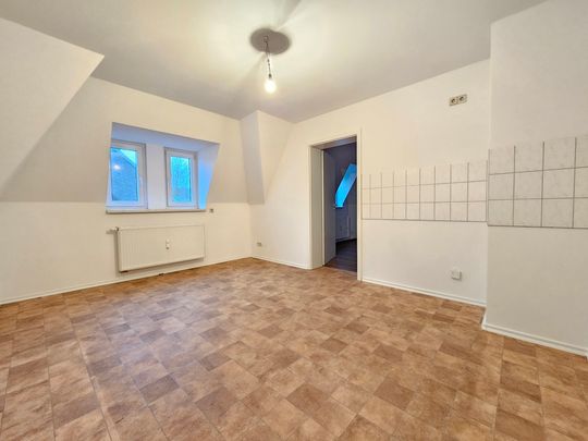 Schöne geräumige Dachgeschosswohnung in Stadtvilla - Foto 1