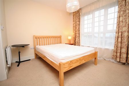 Knightswood Rd, Modern 2 Bedroom Furnished Apartment – Available 13/03/2026 - Photo 4