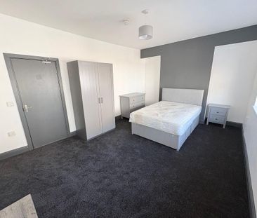 6 bedroom terraced house to rent - Photo 4