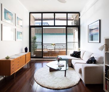 Furnished, Central at doorstep, Garage Parking, Pets welcome - Photo 2